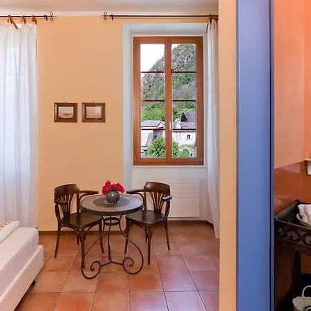 Casa Gialla Gasthof Tegna