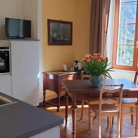 Casa Gialla Tegna