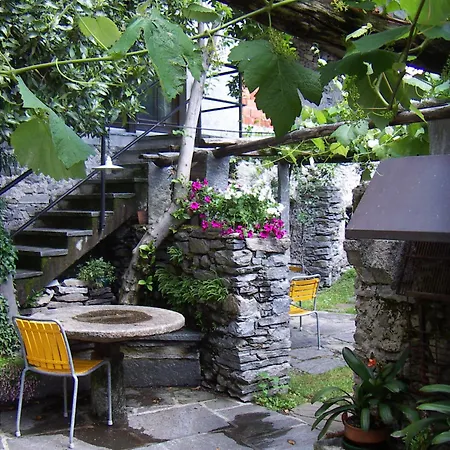 Casa Gialla Tegna