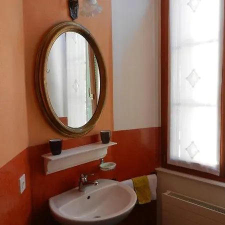 Casa Gialla * Tegna